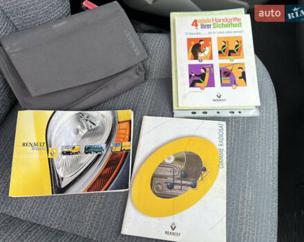 Синій Рено Трафік, об'ємом двигуна 1.9 л та пробігом 278 тис. км за 8900 $, фото 47 на Automoto.ua