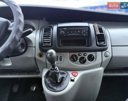 Рено Трафик 2007 в Виннице на Automoto.ua Синий Рено Трафик, объемом двигателя 2.5 л и пробегом 310 тыс. км за 10900 $, фото 22 на Automoto.ua