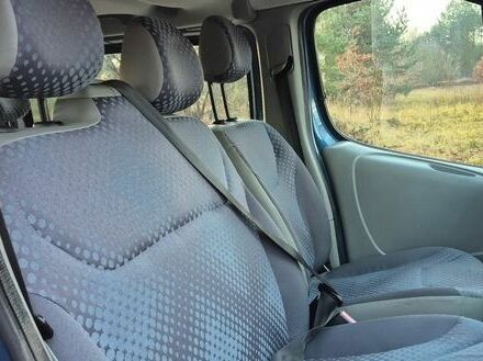 Синий Рено Трафик, объемом двигателя 2 л и пробегом 206 тыс. км за 6600 $, фото 12 на Automoto.ua