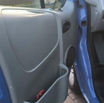 Синий Рено Трафик, объемом двигателя 2 л и пробегом 464 тыс. км за 12000 $, фото 1 на Automoto.ua