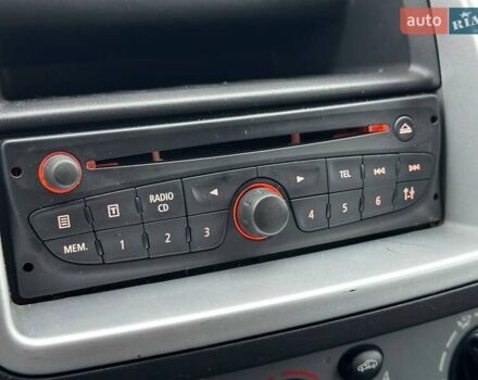 Синій Рено Трафік, об'ємом двигуна 2 л та пробігом 198 тис. км за 12990 $, фото 16 на Automoto.ua