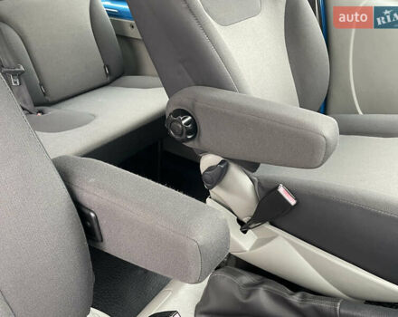 Синій Рено Трафік, об'ємом двигуна 2 л та пробігом 118 тис. км за 15200 $, фото 64 на Automoto.ua