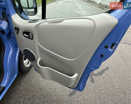 Синій Рено Трафік, об'ємом двигуна 2 л та пробігом 230 тис. км за 15800 $, фото 27 на Automoto.ua