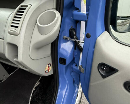 Синій Рено Трафік, об'ємом двигуна 2 л та пробігом 230 тис. км за 15800 $, фото 28 на Automoto.ua