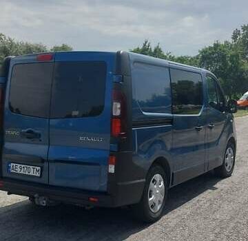 Синий Рено Трафик, объемом двигателя 1.6 л и пробегом 295 тыс. км за 12500 $, фото 4 на Automoto.ua