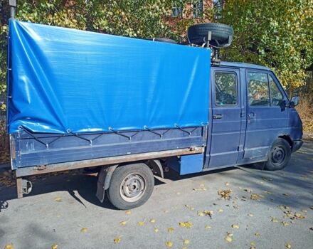 Синий Рено Трафик, объемом двигателя 2.5 л и пробегом 200 тыс. км за 2925 $, фото 3 на Automoto.ua