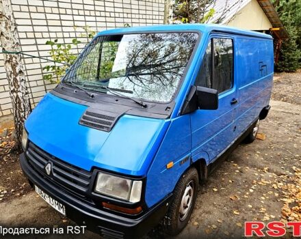 Синий Рено Трафик, объемом двигателя 17 л и пробегом 300 тыс. км за 2150 $, фото 2 на Automoto.ua