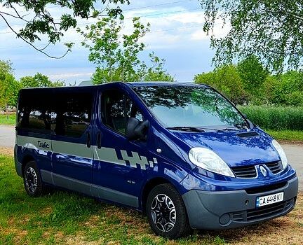 Синий Рено Трафик, объемом двигателя 2.5 л и пробегом 363 тыс. км за 8900 $, фото 2 на Automoto.ua