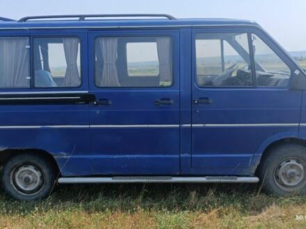 Синій Рено Трафік, об'ємом двигуна 2.1 л та пробігом 99 тис. км за 1300 $, фото 1 на Automoto.ua