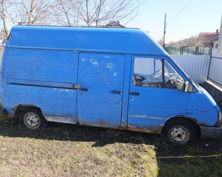 Синий Рено Трафик, объемом двигателя 2.5 л и пробегом 303 тыс. км за 300 $, фото 1 на Automoto.ua