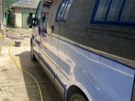 Синий Рено Трафик, объемом двигателя 2 л и пробегом 287 тыс. км за 9600 $, фото 1 на Automoto.ua