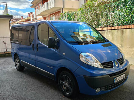Синий Рено Трафик, объемом двигателя 2 л и пробегом 221 тыс. км за 10000 $, фото 1 на Automoto.ua