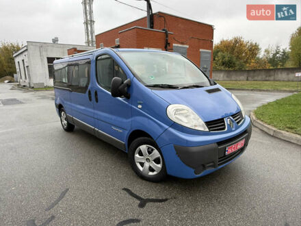 Синий Рено Трафик, объемом двигателя 2 л и пробегом 230 тыс. км за 15800 $, фото 1 на Automoto.ua