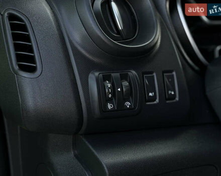 Зеленый Рено Трафик, объемом двигателя 2 л и пробегом 188 тыс. км за 17800 $, фото 29 на Automoto.ua