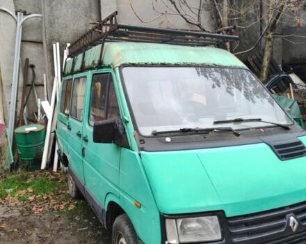 Зеленый Рено Трафик, объемом двигателя 2.2 л и пробегом 250 тыс. км за 1500 $, фото 1 на Automoto.ua
