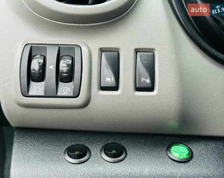 Зеленый Рено Трафик, объемом двигателя 1.6 л и пробегом 178 тыс. км за 19900 $, фото 30 на Automoto.ua