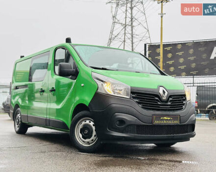 Зеленый Рено Трафик, объемом двигателя 1.6 л и пробегом 178 тыс. км за 19900 $, фото 2 на Automoto.ua