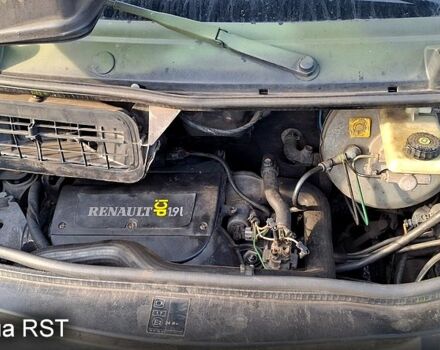 Зеленый Рено Трафик, объемом двигателя 1.9 л и пробегом 363 тыс. км за 6200 $, фото 4 на Automoto.ua