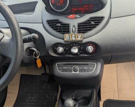 Білий Рено Твінго, об'ємом двигуна 1.1 л та пробігом 145 тис. км за 4995 $, фото 33 на Automoto.ua