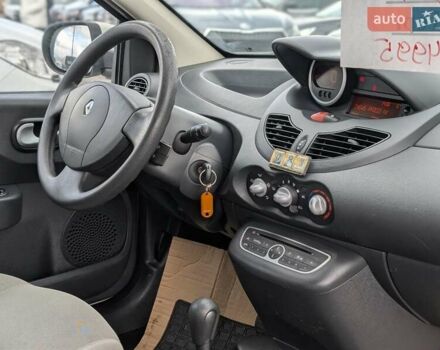 Белый Рено Твинго, объемом двигателя 1.1 л и пробегом 145 тыс. км за 4750 $, фото 28 на Automoto.ua