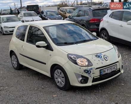 Белый Рено Твинго, объемом двигателя 1.1 л и пробегом 145 тыс. км за 4750 $, фото 6 на Automoto.ua