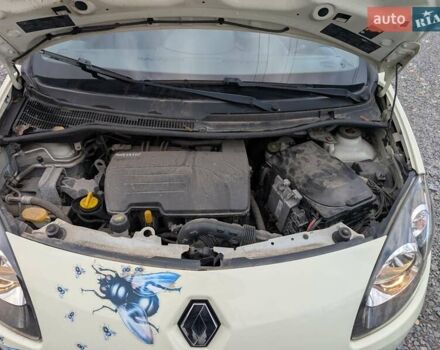 Белый Рено Твинго, объемом двигателя 1.1 л и пробегом 145 тыс. км за 4750 $, фото 32 на Automoto.ua