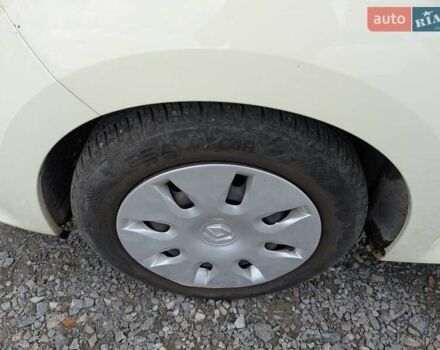 Белый Рено Твинго, объемом двигателя 1.1 л и пробегом 145 тыс. км за 4750 $, фото 19 на Automoto.ua