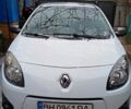 Белый Рено Твинго, объемом двигателя 1.1 л и пробегом 176 тыс. км за 3900 $, фото 1 на Automoto.ua
