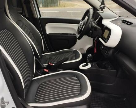 Белый Рено Твинго, объемом двигателя 0 л и пробегом 39 тыс. км за 10000 $, фото 6 на Automoto.ua