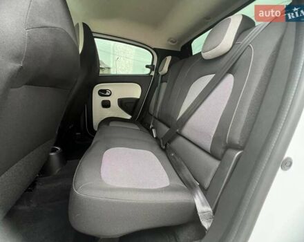 Белый Рено Твинго, объемом двигателя 0 л и пробегом 27 тыс. км за 8999 $, фото 18 на Automoto.ua