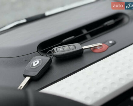 Белый Рено Твинго, объемом двигателя 0 л и пробегом 60 тыс. км за 8600 $, фото 18 на Automoto.ua