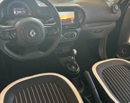 Черный Рено Твинго, объемом двигателя 0 л и пробегом 15 тыс. км за 9400 $, фото 7 на Automoto.ua