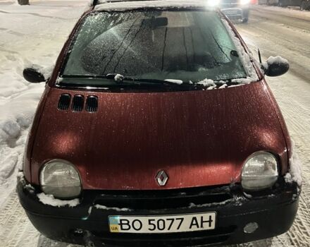 Красный Рено Твинго, объемом двигателя 1.2 л и пробегом 242 тыс. км за 652 $, фото 1 на Automoto.ua