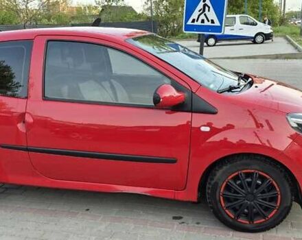 Красный Рено Твинго, объемом двигателя 1.1 л и пробегом 270 тыс. км за 3200 $, фото 4 на Automoto.ua