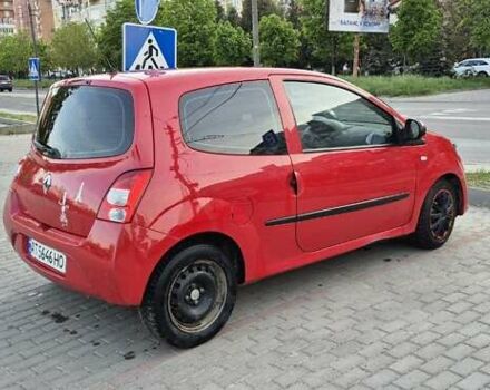Красный Рено Твинго, объемом двигателя 1.1 л и пробегом 270 тыс. км за 3200 $, фото 2 на Automoto.ua