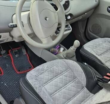 Красный Рено Твинго, объемом двигателя 1.1 л и пробегом 270 тыс. км за 3200 $, фото 7 на Automoto.ua