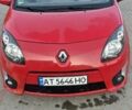 Красный Рено Твинго, объемом двигателя 1.1 л и пробегом 270 тыс. км за 3200 $, фото 6 на Automoto.ua