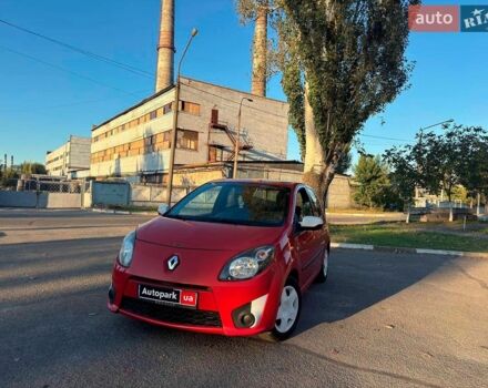 Красный Рено Твинго, объемом двигателя 1.1 л и пробегом 176 тыс. км за 4398 $, фото 1 на Automoto.ua