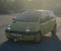 Желтый Рено Твинго, объемом двигателя 1.1 л и пробегом 240 тыс. км за 2500 $, фото 1 на Automoto.ua