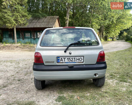 Серый Рено Твинго, объемом двигателя 1.1 л и пробегом 296 тыс. км за 1800 $, фото 4 на Automoto.ua