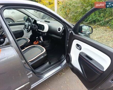 Серый Рено Твинго, объемом двигателя 0 л и пробегом 61 тыс. км за 7950 $, фото 5 на Automoto.ua