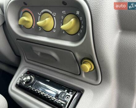 Зеленый Рено Твинго, объемом двигателя 1.2 л и пробегом 137 тыс. км за 3500 $, фото 54 на Automoto.ua