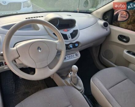 Зеленый Рено Твинго, объемом двигателя 1.2 л и пробегом 150 тыс. км за 4350 $, фото 6 на Automoto.ua