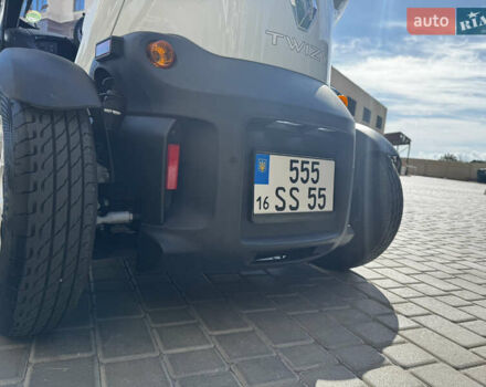 Рено Твизи, объемом двигателя 0 л и пробегом 1 тыс. км за 6100 $, фото 12 на Automoto.ua