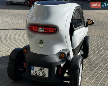 Рено Твизи, объемом двигателя 0 л и пробегом 1 тыс. км за 6100 $, фото 6 на Automoto.ua