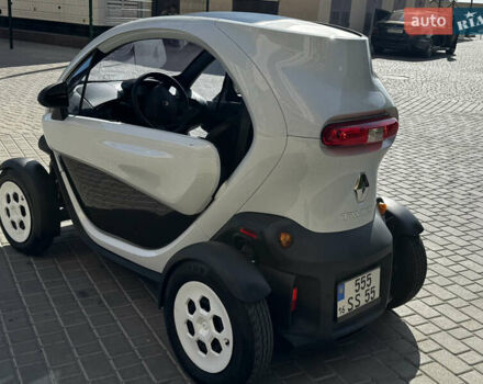 Рено Твизи, объемом двигателя 0 л и пробегом 1 тыс. км за 6100 $, фото 7 на Automoto.ua
