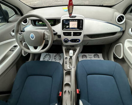 Белый Рено Зое, объемом двигателя 0 л и пробегом 106 тыс. км за 6550 $, фото 23 на Automoto.ua