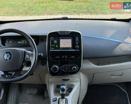 Белый Рено Зое, объемом двигателя 0 л и пробегом 155 тыс. км за 6300 $, фото 37 на Automoto.ua