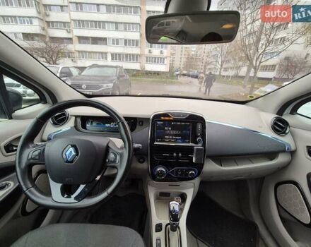Белый Рено Зое, объемом двигателя 0 л и пробегом 138 тыс. км за 6700 $, фото 17 на Automoto.ua