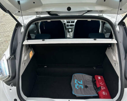 Білий Рено Зое, об'ємом двигуна 0 л та пробігом 72 тис. км за 5999 $, фото 19 на Automoto.ua